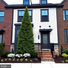 Building Photo - 410 Redbridge St