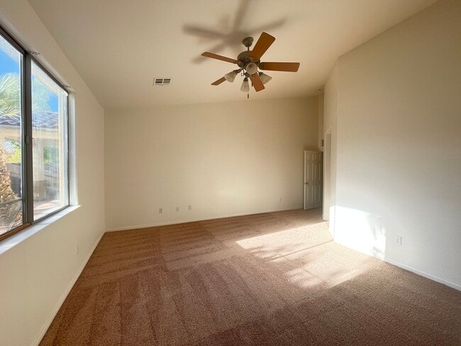 Building Photo - Carry Over Showing: This property has been...