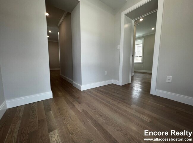Foto del edificio - 47 Englewood Ave