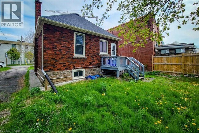 Photo du bâtiment - 66 Cline Ave S