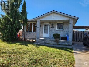 Building Photo - 4061 Maple Leaf Crescent