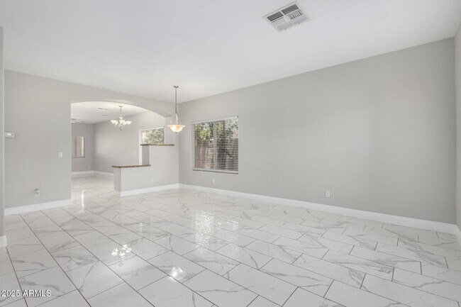 Foto del edificio - 3704 E Wyatt Way