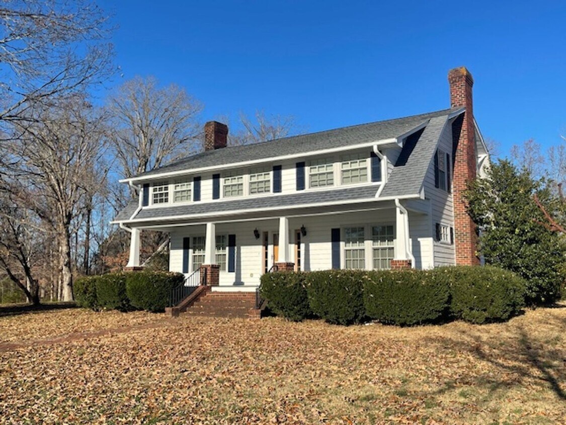 Primary Photo - Mebane Farmhouse Available Now!