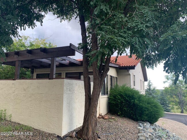 Foto del edificio - 421 Lantana Dr