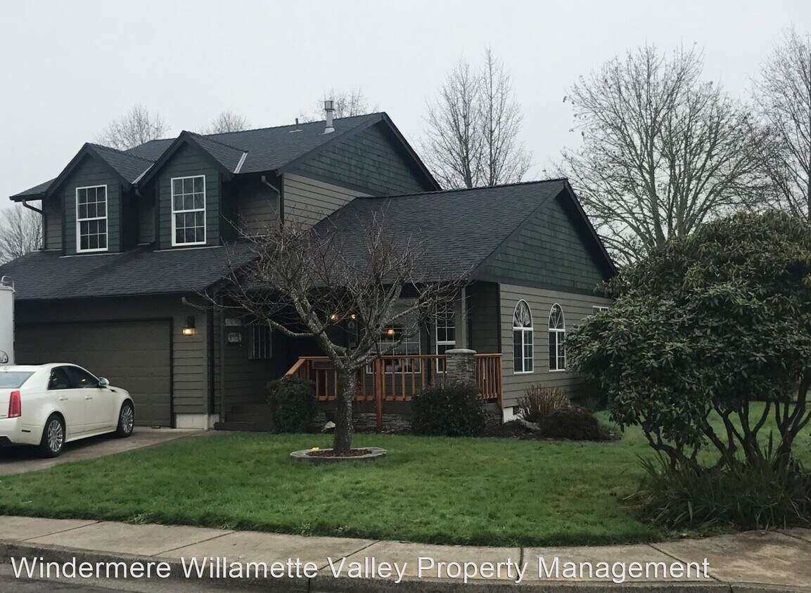 Primary Photo - 4 br, 2.5 bath House - 3195 SE Hathaway Drive