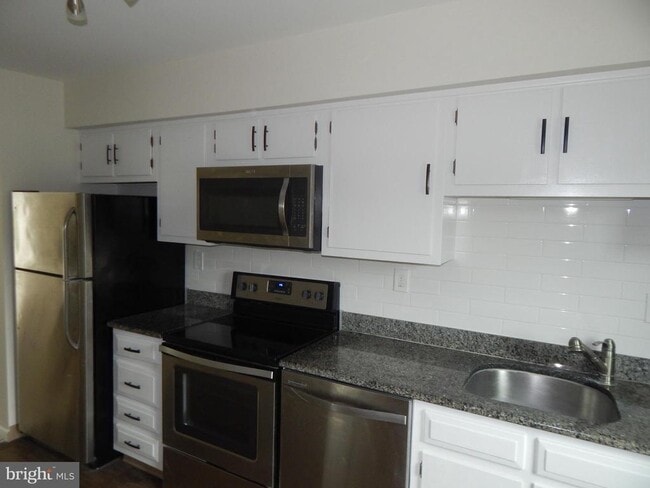 Building Photo - 801 Stony Creek Ct