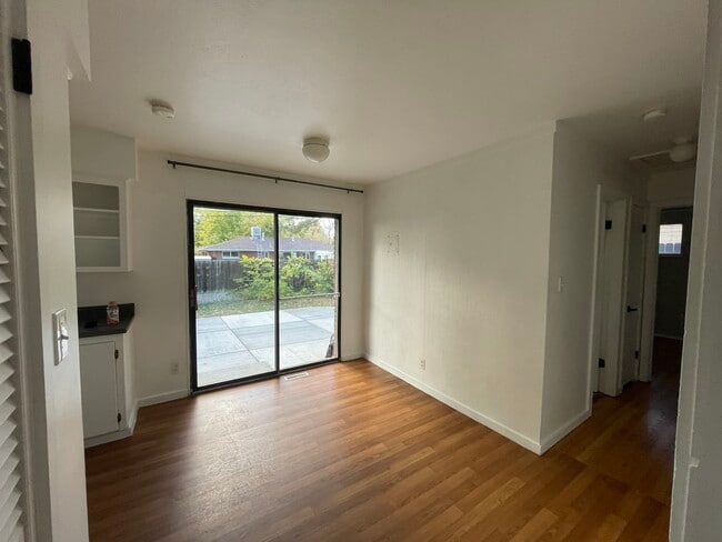 Building Photo - 8751 Oakwood St