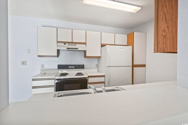 Building Photo - 2266 Huntingdon Dr