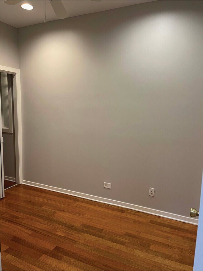 Foto principal - 2216 W Belmont Ave