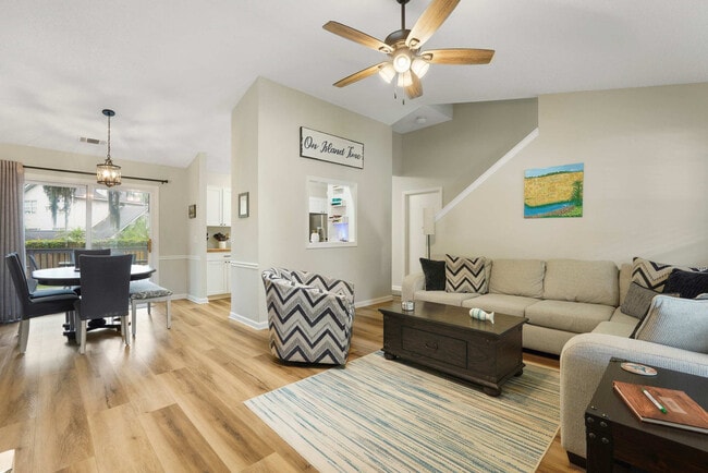 Building Photo - 529 Pointe S Dr