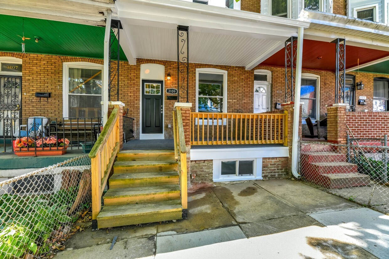 Primary Photo - Fully Renovated 3 Bedroom Rowhome- Baltimo...