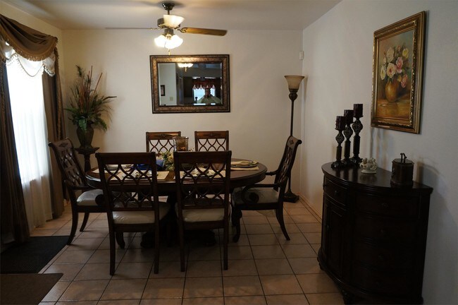 Building Photo - 502 Shiloh Dr