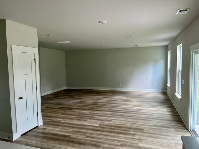 Family Room 2 - 693 Sunwater Dr
