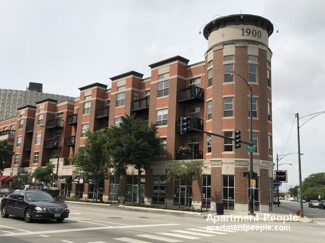 Building Photo - 1935 S Archer Ave