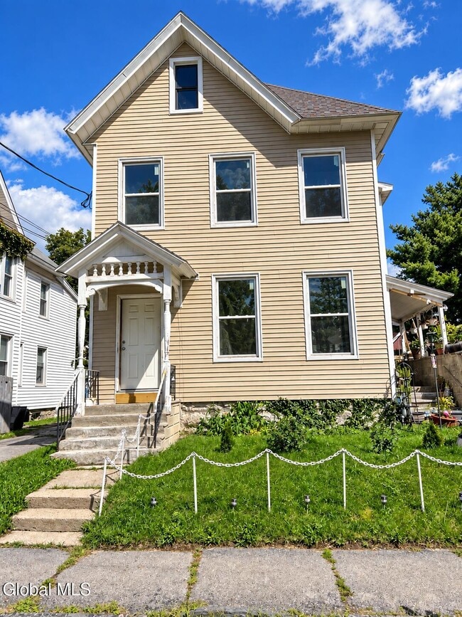 Building Photo - 33 Storrie St