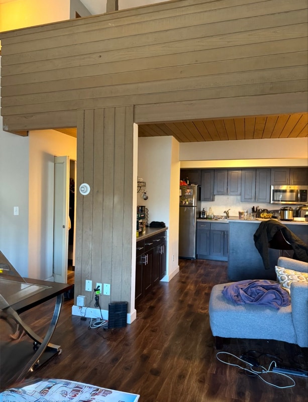 Building Photo - 2131 N Summit Ave