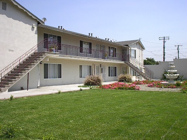 Building Photo - 1018 S Malden Ave