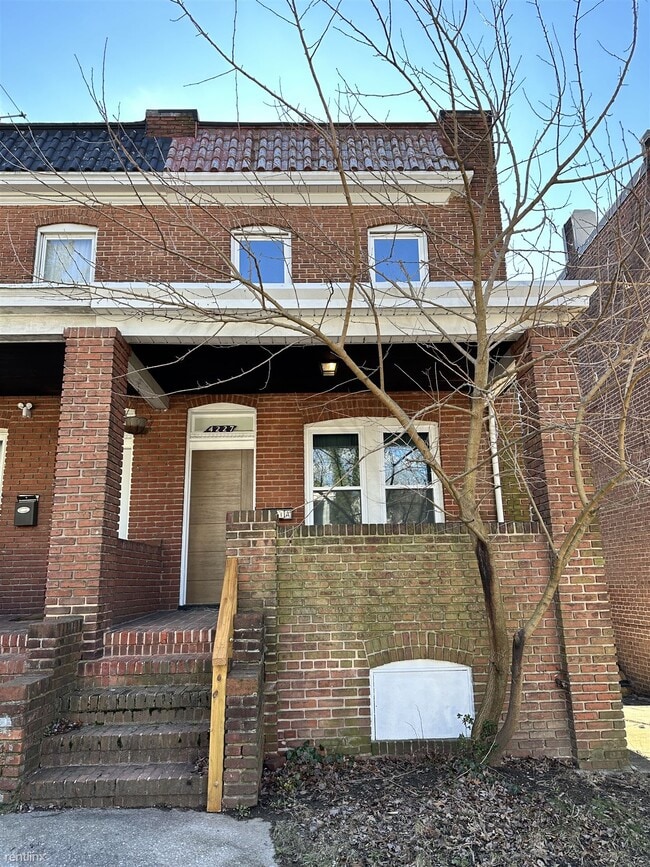 Building Photo - 2 br, 1 bath Duplex - 4227 Euclid Avenue A