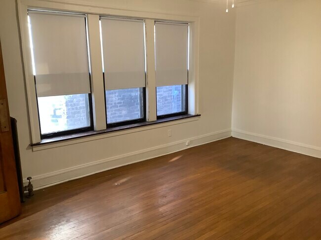 Building Photo - 8930 S Harper Ave