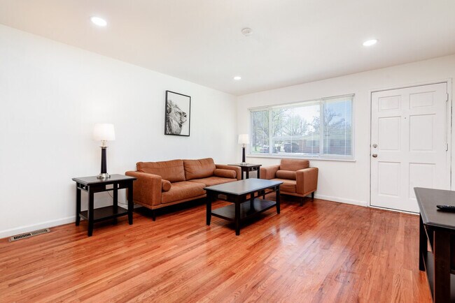 Building Photo - 620 St Bernard Dr