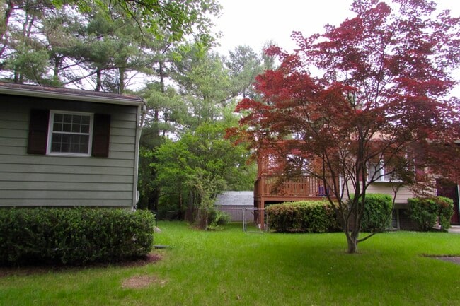 Side View neighborhood - 5 Templar Ct