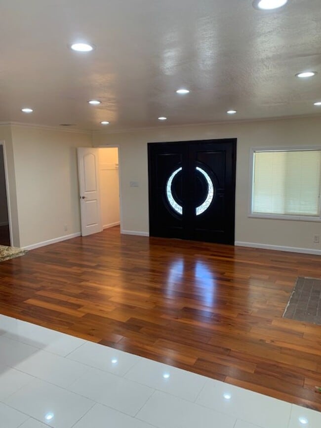 Building Photo - Updated Cambrian Home