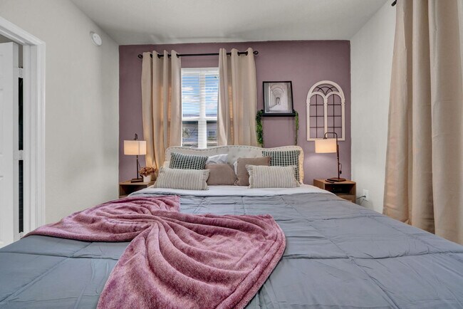 Foto del edificio - 10056 Montague St