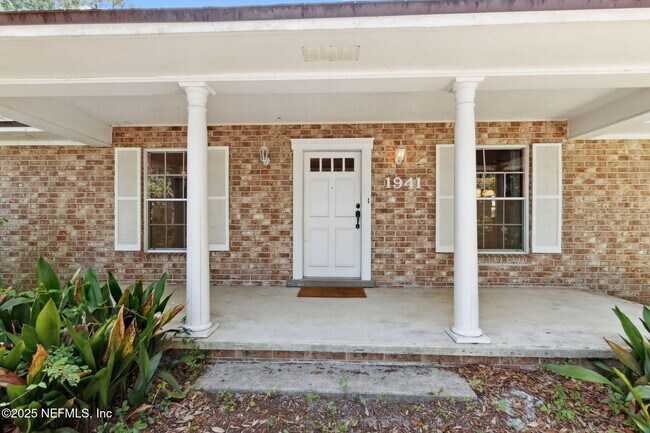 Building Photo - 1941 Clinch Dr