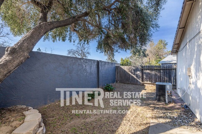 Building Photo - Beautifully remodeled Sacramento half-plex