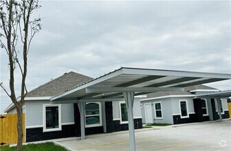 Building Photo - 1012 N Clarence Ave