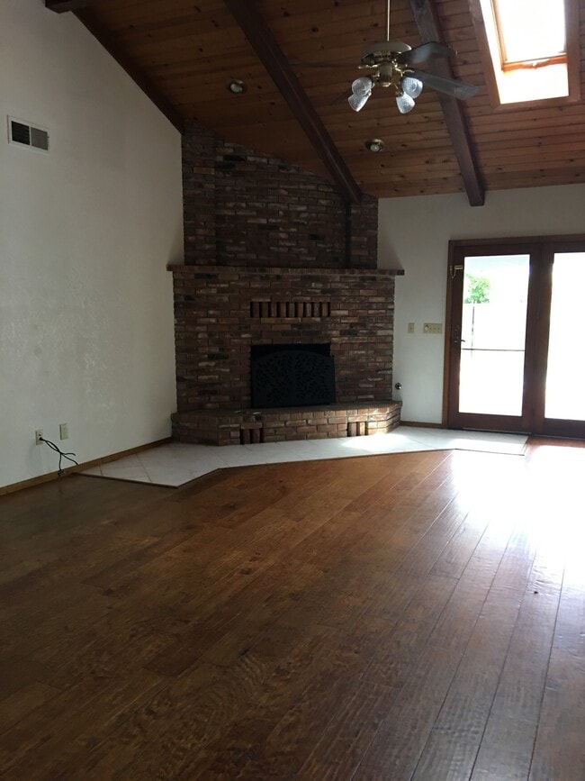 Building Photo - 1112 N Bollinger St