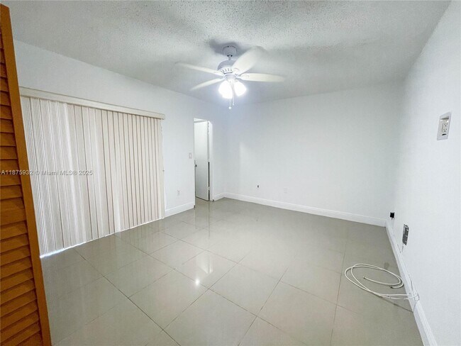 Foto del edificio - 10370 SW 220th St