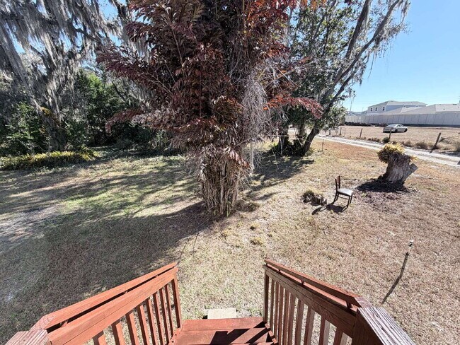 Foto del edificio - "Serene 3-Bed, 2-Bath Home in Auburndale - 1152 Sq Ft of Comfort on Hickory Rd!"