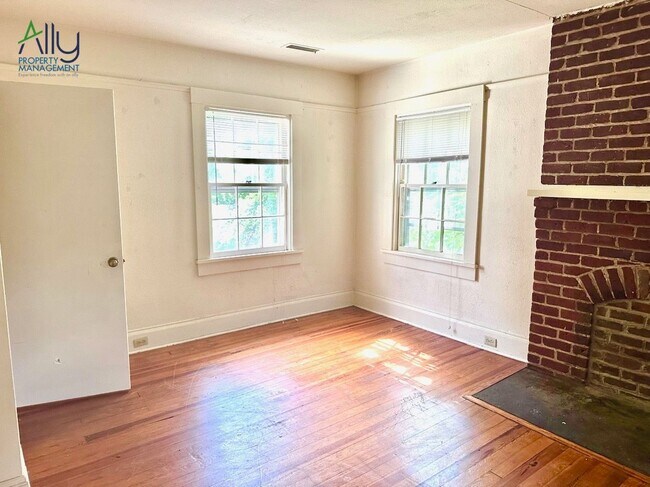 Foto del edificio - 114 Maywood Ln