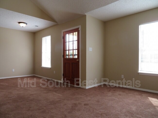Foto del edificio - 5176 Walton Lake Dr