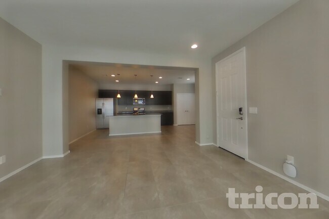 Building Photo - 323 N 56th Pl