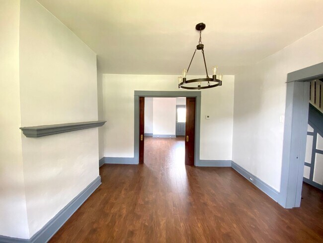Building Photo - Completely Updated 4 Bed/2 Bath Home with ...