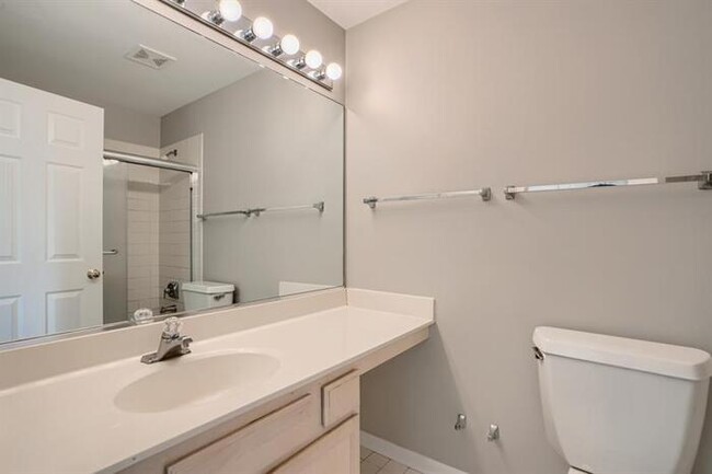 Building Photo - 1094 Blackburn Dr, Grayslake, IL, 60030