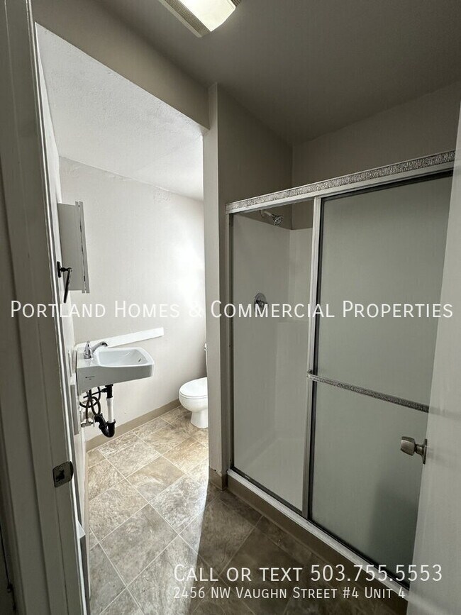 Foto del edificio - 2456 NW Vaughn St