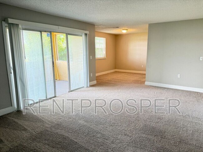 Foto del edificio - 4022 Versailles Dr