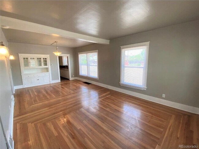 Foto del edificio - 1029 E 5th St