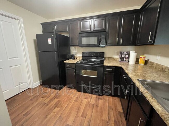 Foto del edificio - 8121 Lenox Creekside Dr