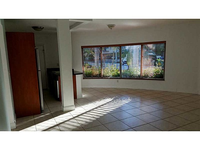 Foto del edificio - 10101 W Bay Harbor Dr