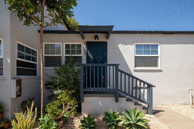 Foto del edificio - 1 BR w/ Private Patio and Washer/Dryer Combo ~ Minutes from the Beach!