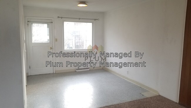 Building Photo - 726 Stephens Ave