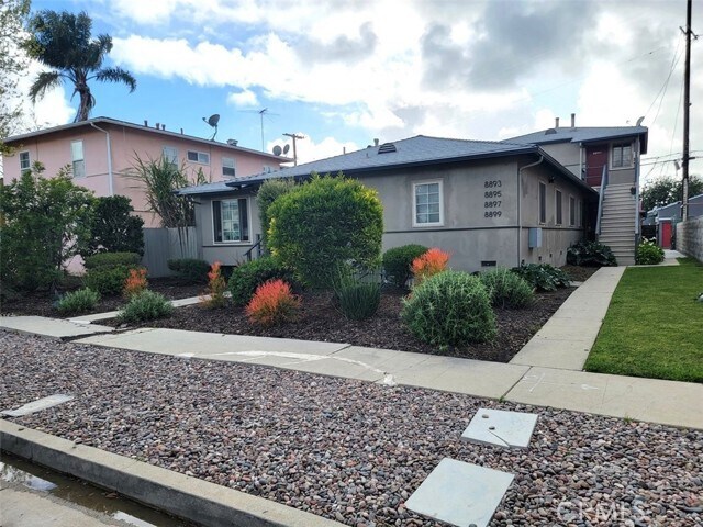 Foto principal - 8897 Reading Ave