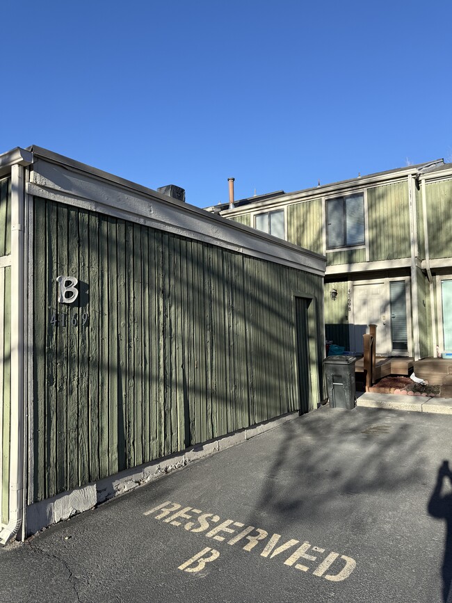 Foto del edificio - 4169 S Village Ln