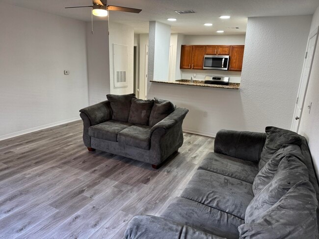 Foto del edificio - 4600 E Moody Blvd