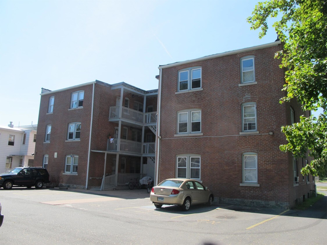 Building Photo - 49 Cedar St