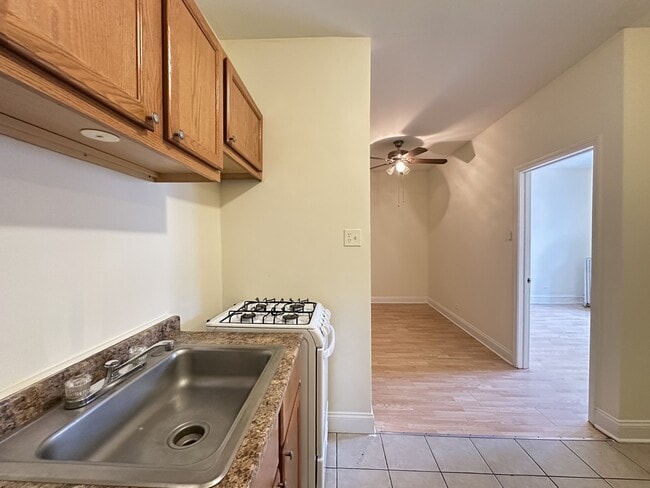Building Photo - 4856 N Damen Ave